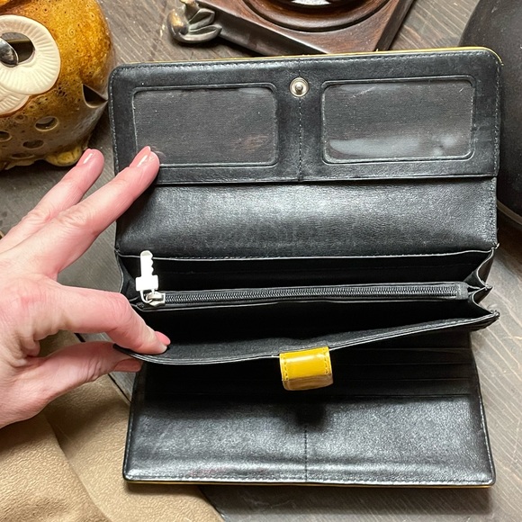 Trendy yellow wallet - Picture 4 of 5